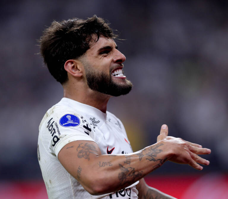 SBT exalta números na estreia de Cleber Machado em jogo do Corinthians