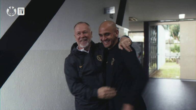 Confira imagens do primeiro treino de Mano Menezes no Corinthians