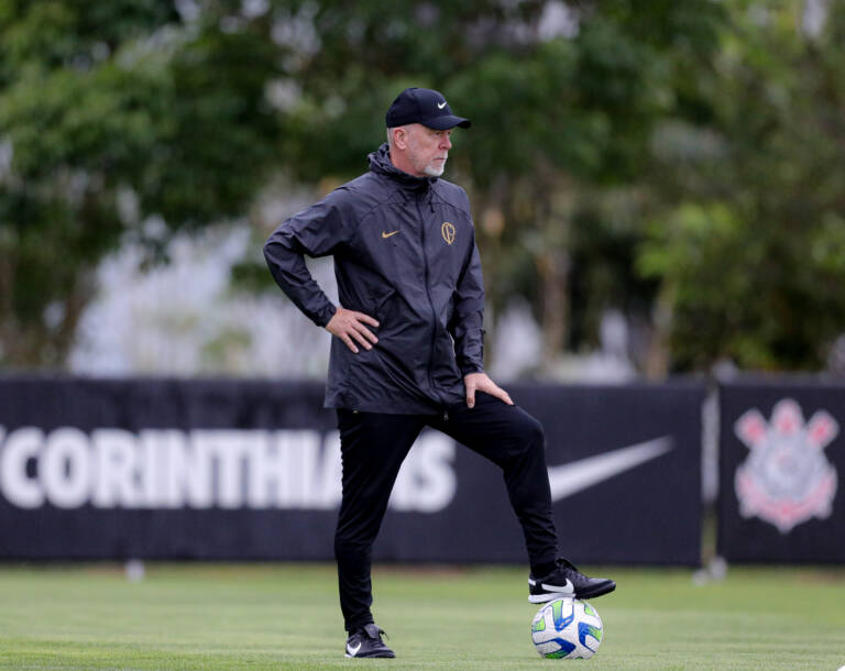 Mano Menezes é registrado no BID e pode comandar o Corinthians no Majestoso