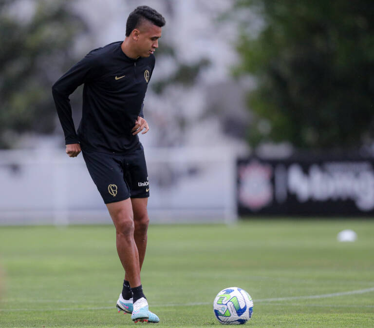 Com futuro incerto no Corinthians, Cantillo volta ao time titular depois de mais de cinco meses