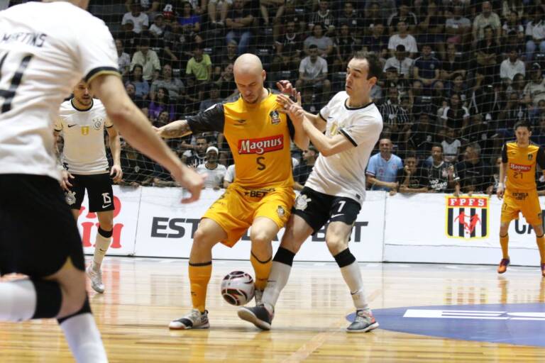 Corinthians é superado pelo Magnus no fim e fica com o vice do Paulista de fustal