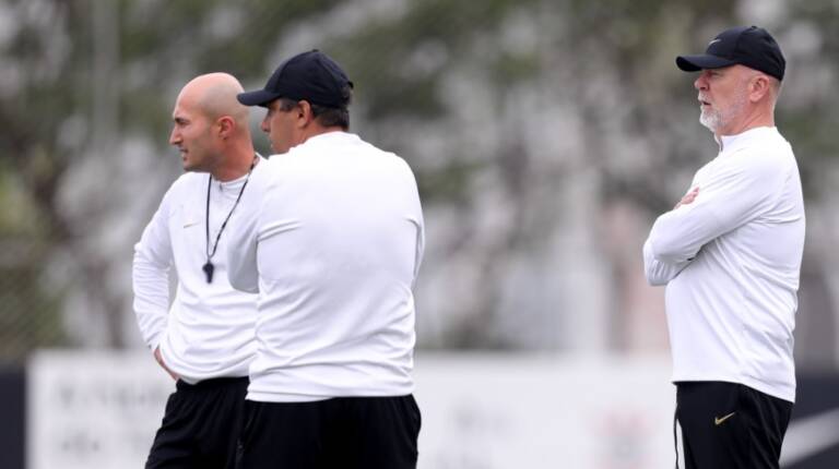Corinthians anuncia chegada de preparador físico para a comissão técnica de Mano Menezes