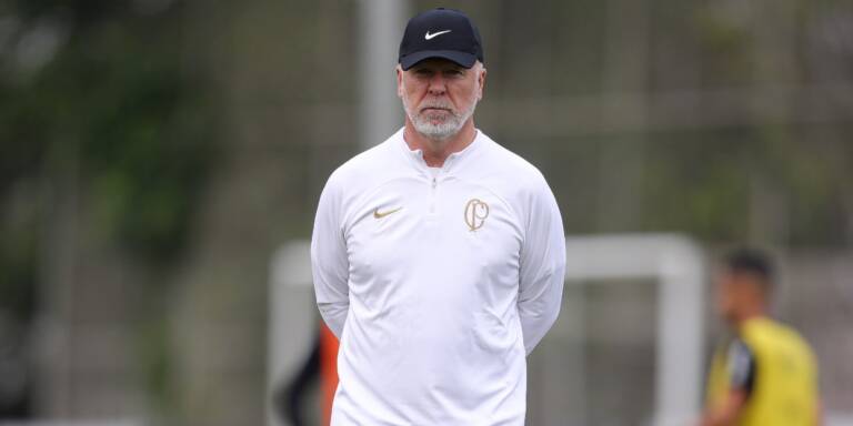 Corinthians se reapresenta e inicia preparação para duelo com o Fortaleza com treino tático