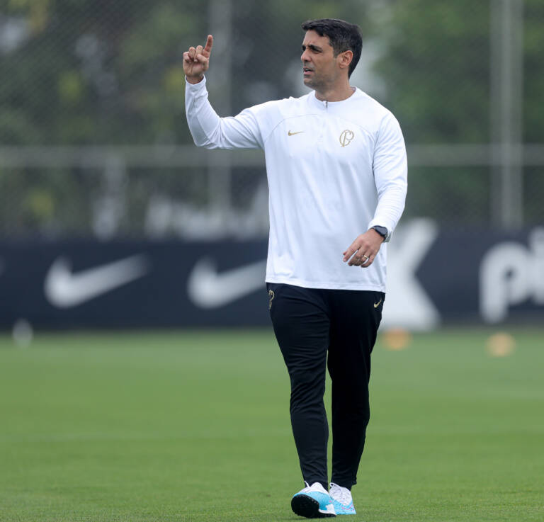 Convidado por Mano, novo preparador físico agradece chance e explica prioridades no Corinthians