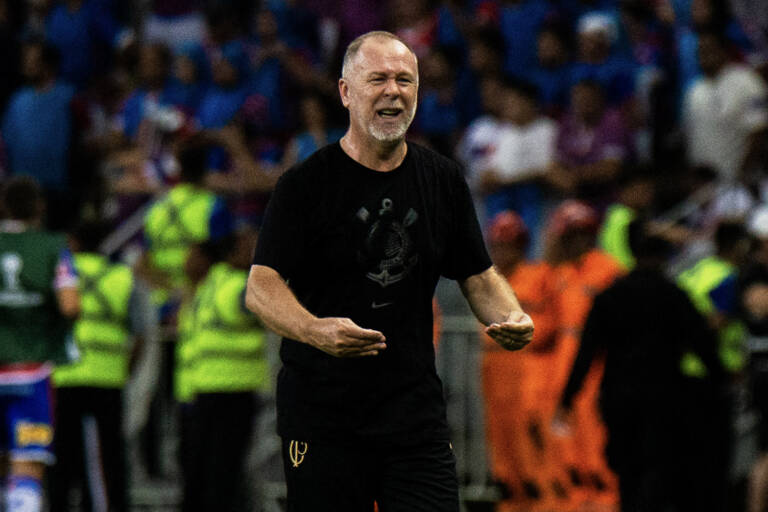 Mano Menezes cita Fortaleza como 