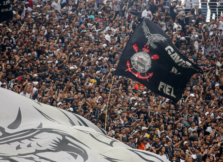 Organizada do Corinthians, Gaviões da Fiel realiza protesto em frente ao Parque São Jorge; confira