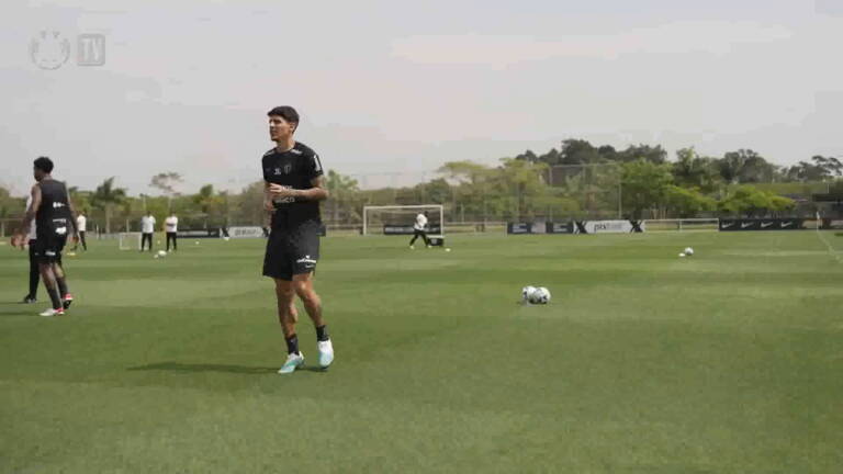 Corinthians volta aos treinos com foco no Brasileirão