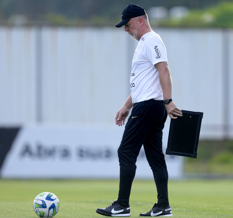 Contra Flamengo, Mano Menezes volta a dirigir Corinthians na Arena; veja retrospecto do treinador