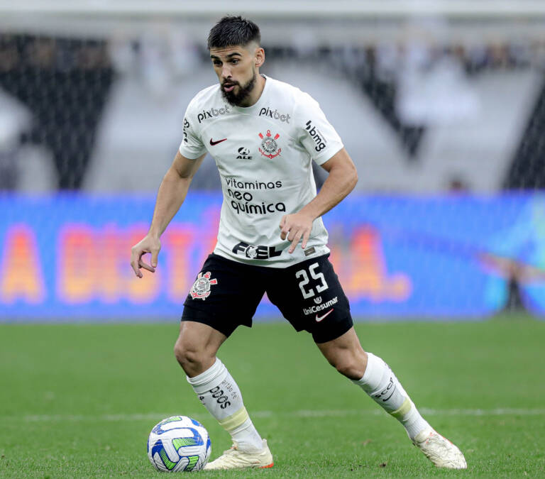 Bruno Méndez deixa jogo contra o Flamengo com dores e preocupa o Corinthians