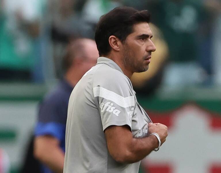 Em tom de desabafo, Abel responde críticas da torcida do Palmeiras: 