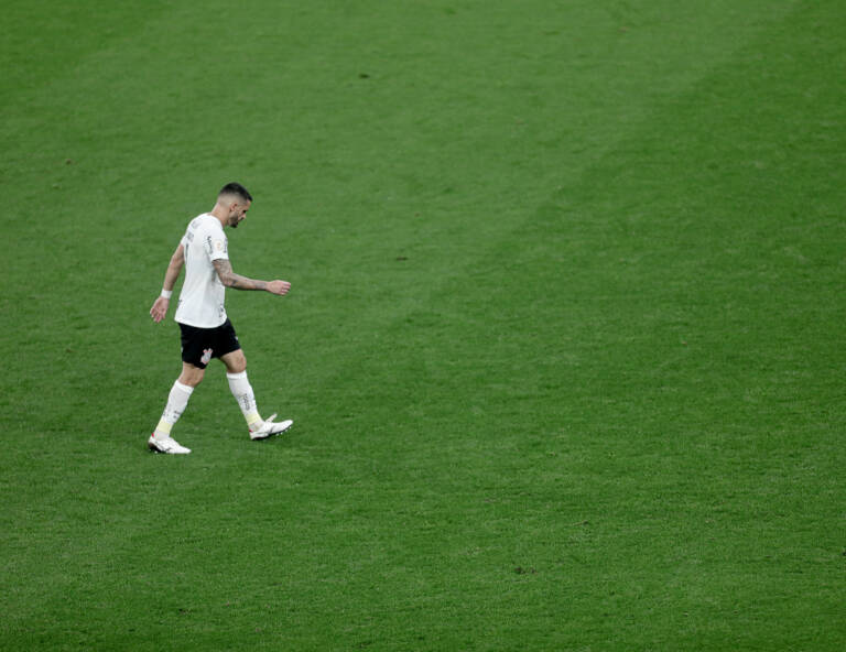 A quatro pontos do Z4, Corinthians vê Santos se aproximar na tabela do Brasileiro