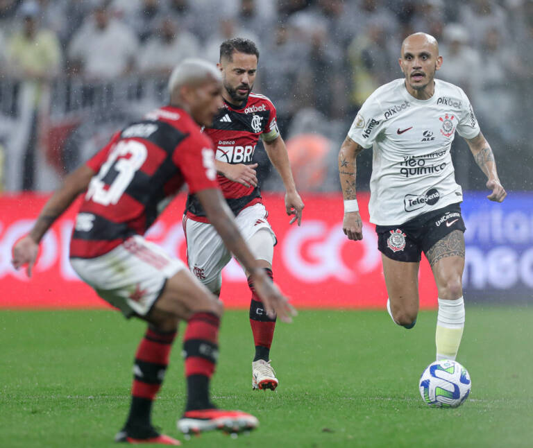 Técnico interino, Mário Jorge analisa empate do Flamengo com o Corinthians: Nossa construção funcionou bem