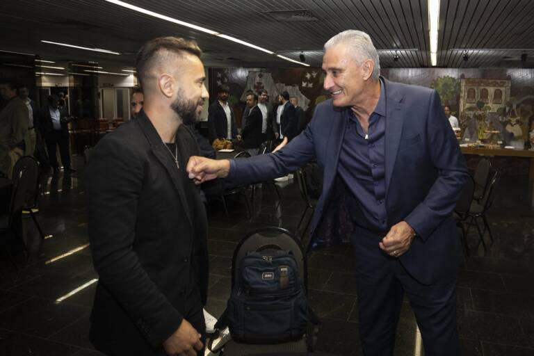 Éverton Ribeiro elogia possível chegada de Tite no Flamengo: Entende muito de futebol