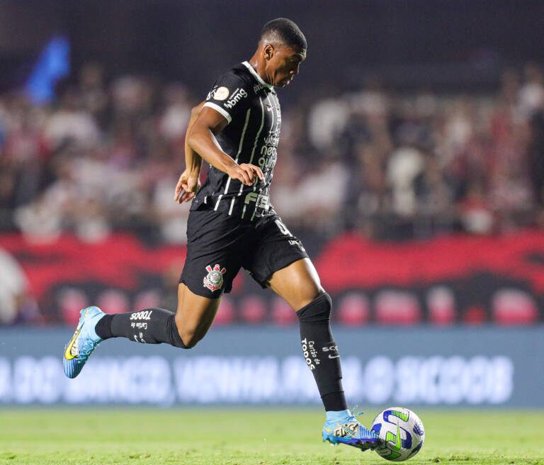 Após perder espaço com Luxemburgo, Felipe Augusto volta a ter minutos no Corinthians