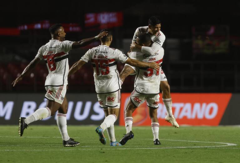 São Paulo chega para nova data Fifa em meio à terceira maior sequência invicta da temporada