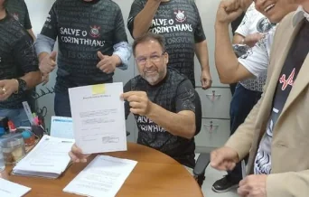 Augusto Melo protocola candidatura à presidência do Corinthians; veja vices escolhidos