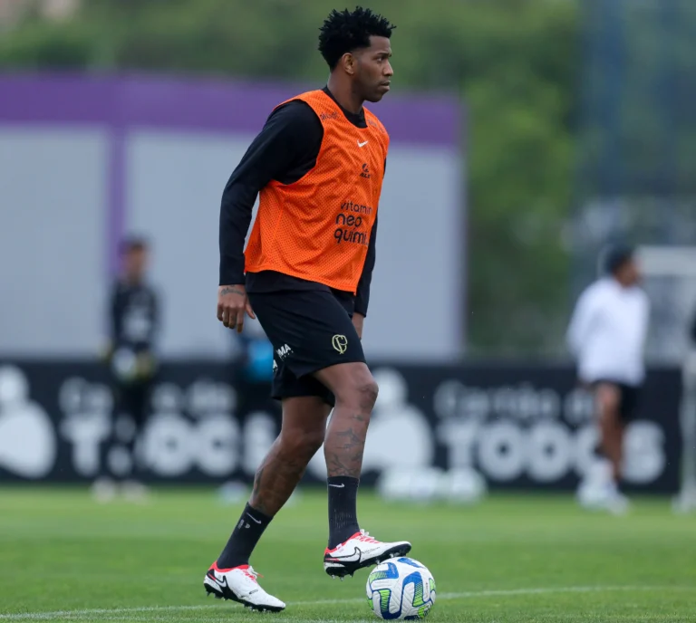Titular absoluto, Gil participa de mais de 80% dos jogos do Corinthians na temporada de 2023