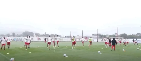 Sob chuva, Tite encerra primeira semana no Flamengo