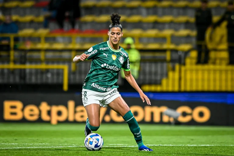 Artilheira do Palmeiras, Amanda Gutierres comemora marca histórica; confira qual é