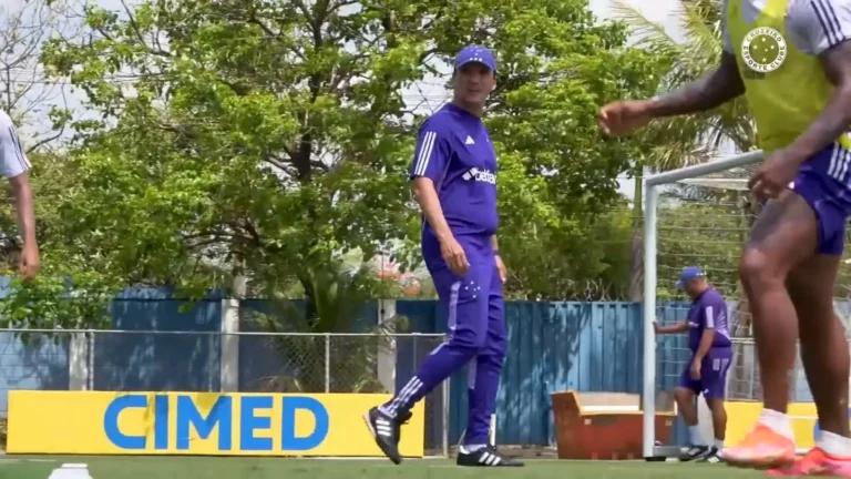 Cruzeiro inicia treinos com foco no Flamengo; Papagaio inicia transição