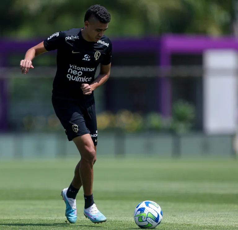 Mano Menezes gosta de Cantillo e pretende dar minutos para volante no Corinthians; veja detalhes