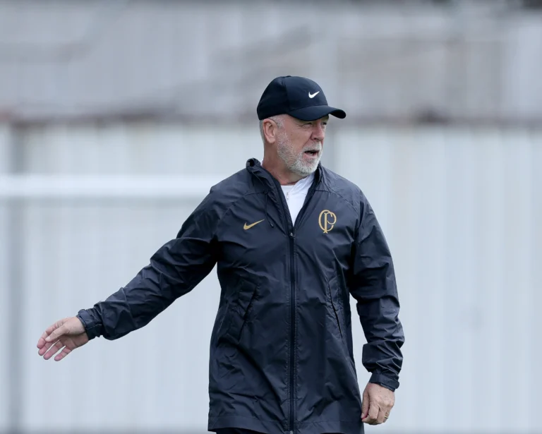 Corinthians encerra preparação para jogo contra Fluminense; veja provável escalação