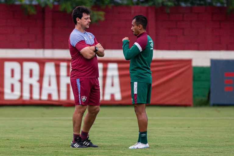 Com dúvidas, Diniz pode mudar a escalação do Fluminense contra o Corinthians; confira