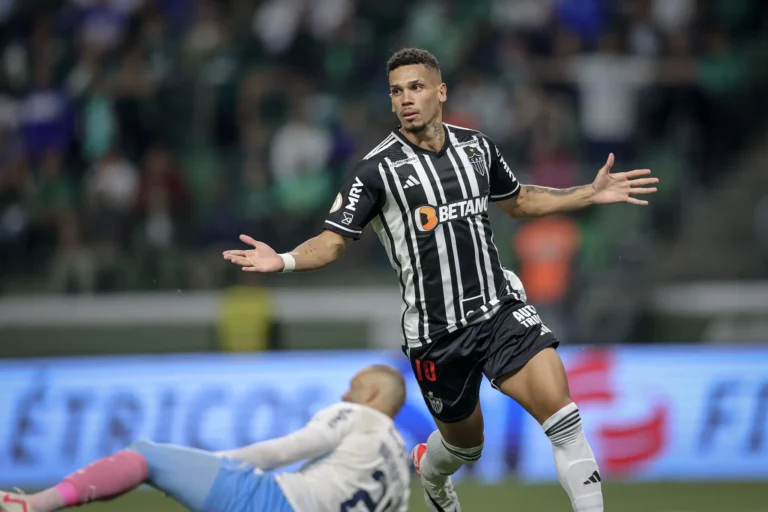 Contra o Palmeiras, Paulinho alcança marca de 50 jogos pelo Atlético Mineiro