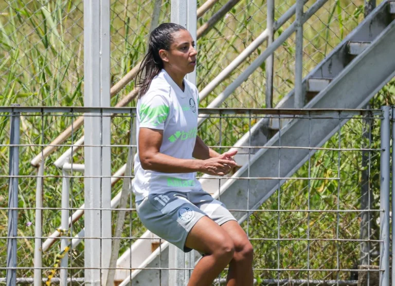 Atacante do Palmeiras projeta final da Libertadores feminina contra o Corinthians: 