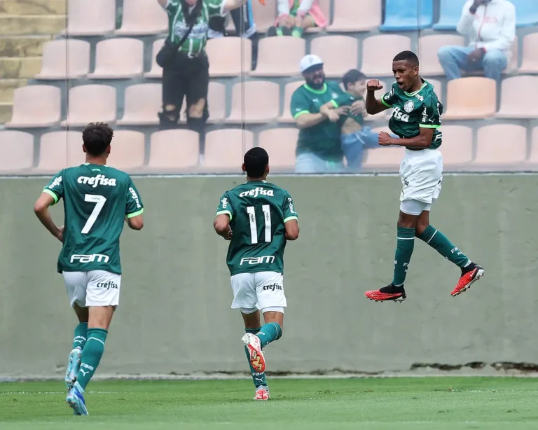 Com três de Estêvão, Palmeiras bate São Paulo e ganha o Brasileiro sub-17