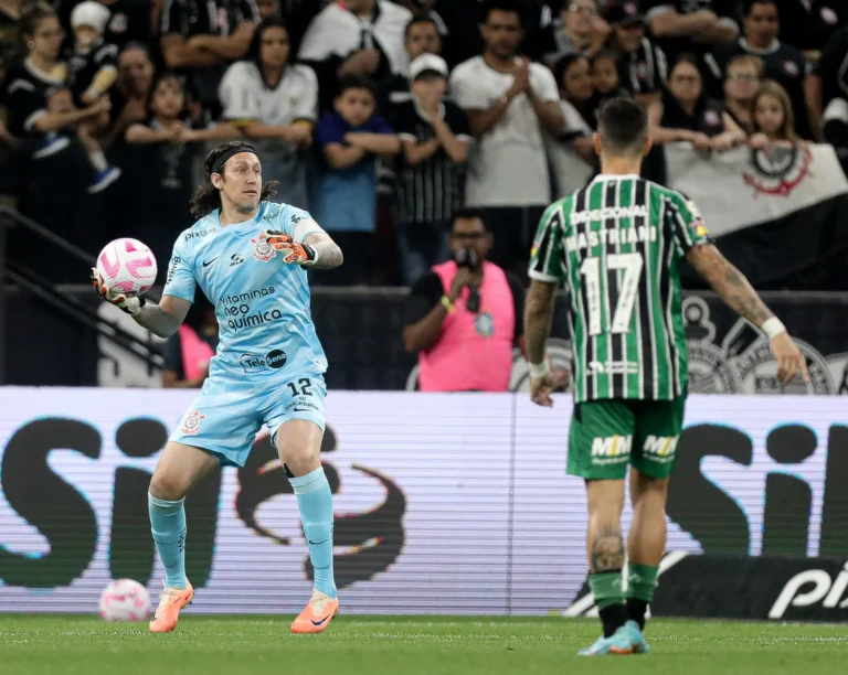 Torcedores organizados do Corinthians tentam invadir espaço destinado a atletas após empate na Arena