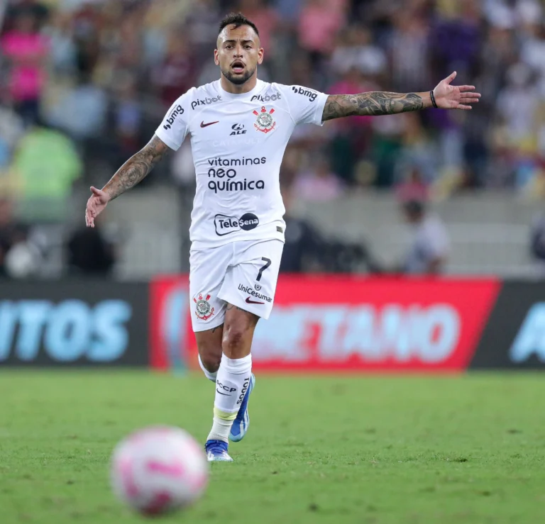 Corinthians deveria adquirir Maycon em definitivo ao final da temporada? Opine!