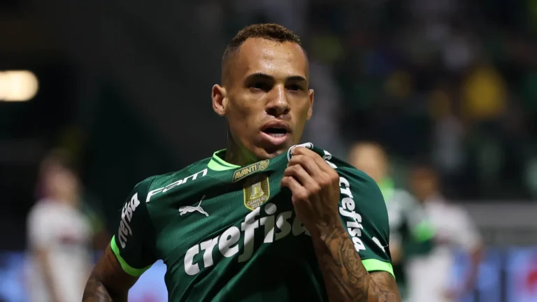 Autor de dois gols, Breno Lopes valoriza atropelo do Palmeiras no clássico: 