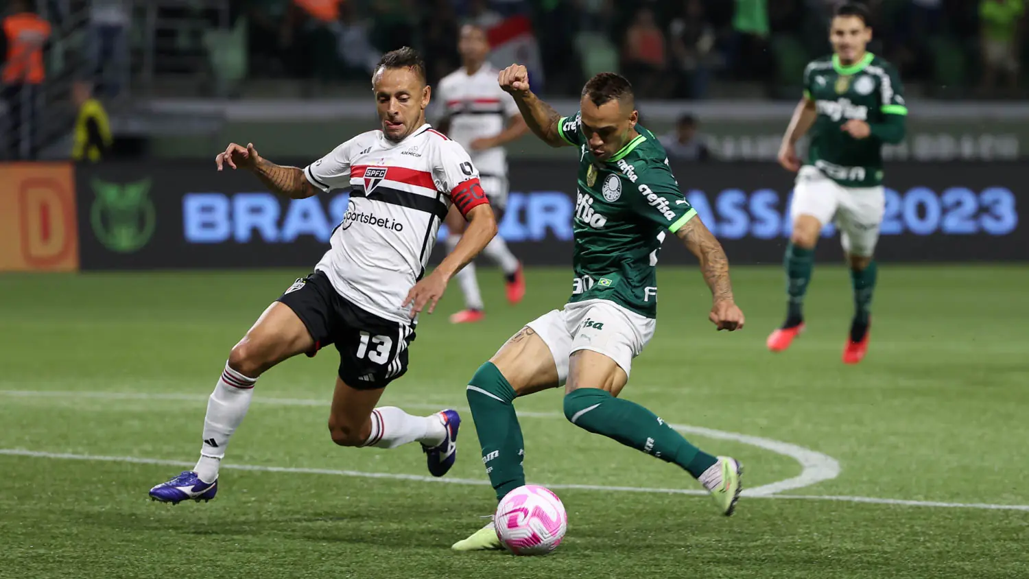 Veja galeria de fotos do clássico entre Palmeiras e São Paulo, pela 29ª ...