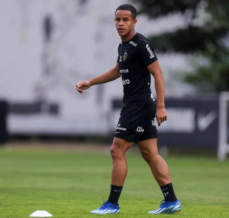 Pedro não viaja com Seleção Brasileira sub-17 para Mundial e segue à disposição de Mano Menezes no Corinthians