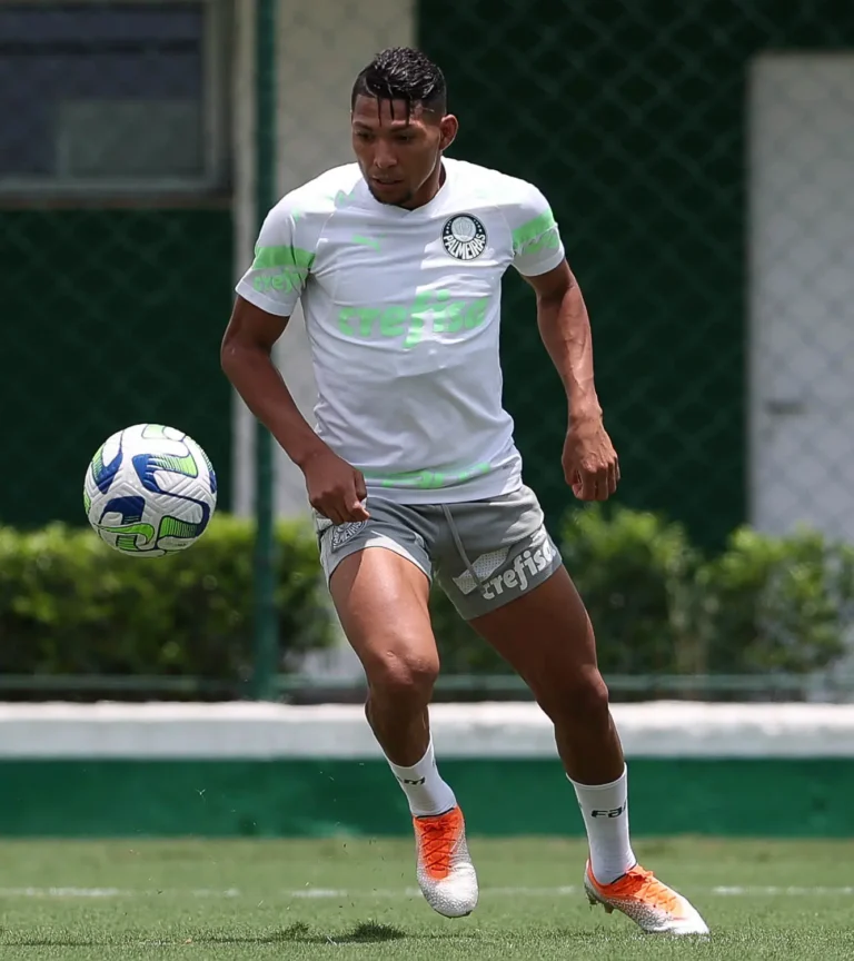 E o Rony? Em má fase, camisa 10 do Palmeiras não marca há três meses e perde espaço no Verdão