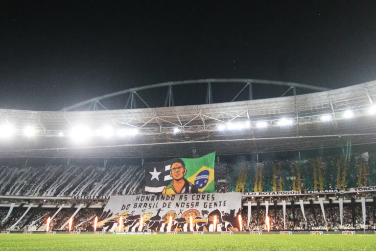 Torcida do Botafogo esgota ingressos para duelo contra o Palmeiras