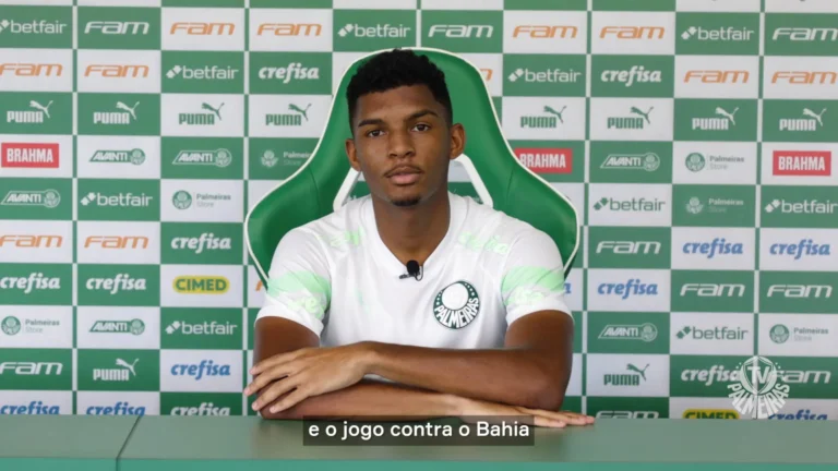 Luís Guilherme celebra sequência no Palmeiras