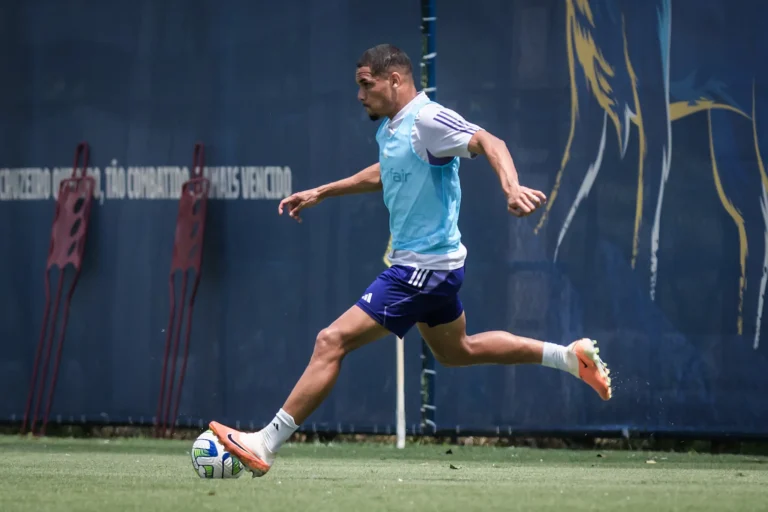 Com volta de Mateus Vital, Cruzeiro divulga relacionados para enfrentar o São Paulo