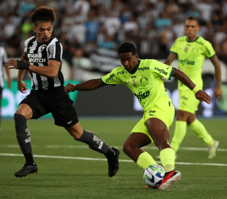 CBF divulga áudio do VAR da expulsão de Adryelson em Botafogo x Palmeiras