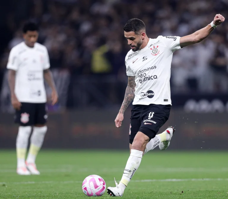 Mano Menezes quer Renato Augusto perto do gol adversário; entenda estratégia do técnico do Corinthians