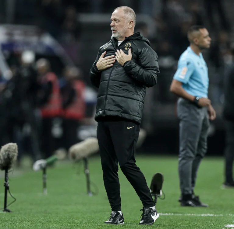Mano Menezes acumula 21 jogos de invencibilidade no comando do Corinthians na Neo Química Arena