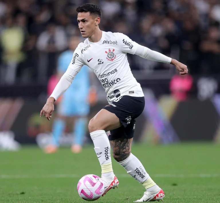 Veja o que Mano Menezes pensa de Rojas, meia que ainda não empolgou no Corinthians