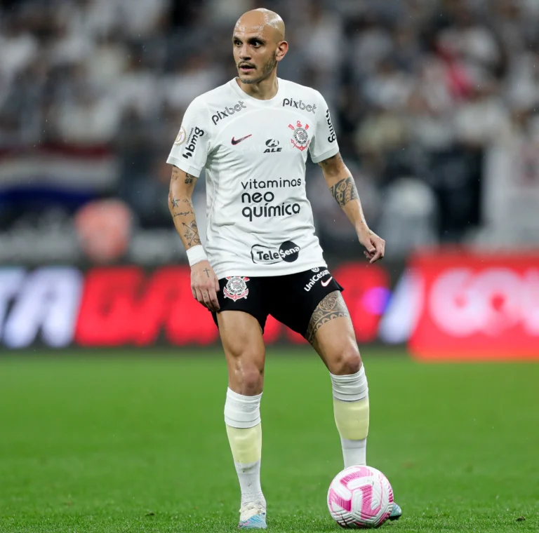 Fábio Santos destaca força do RB Bragantino, mas ressalta sequência invicta do Corinthians