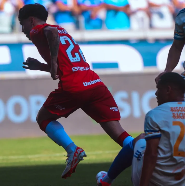 Internacional volta a vencer no Brasileiro e complica Cruzeiro na luta contra o Z4