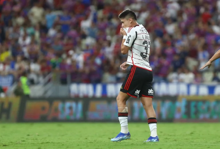 Luiz Araújo ganha moral com Tite e tenta acirrar briga por titularidade no Flamengo