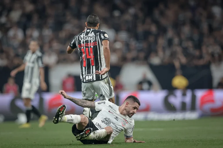 Corinthians sai na frente, mas leva empate de Atlético-MG e cai uma posição na tabela do Brasileiro