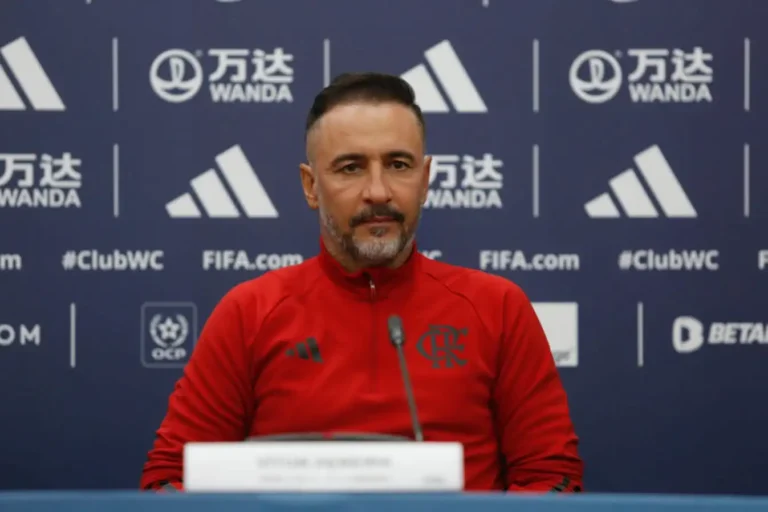 Vitor Pereira diz que Brasil é selvagem no futebol e cita ótimo trabalho no Corinthians