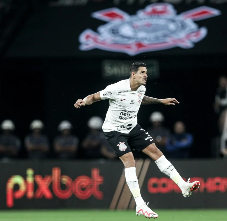 Veríssimo reclama de pênalti não marcado e comemora vitória do Corinthians: 