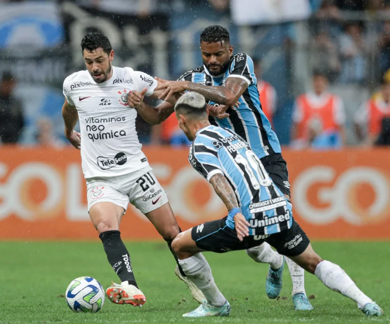 Análise: Corinthians supera expulsão no começo e mostra raça para vencer o Grêmio